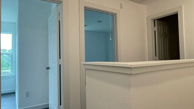 Building Photo - Fall in Love with This Beautiful 3-Bed Home