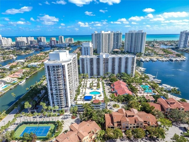 Building Photo - 3610 Yacht Club Dr