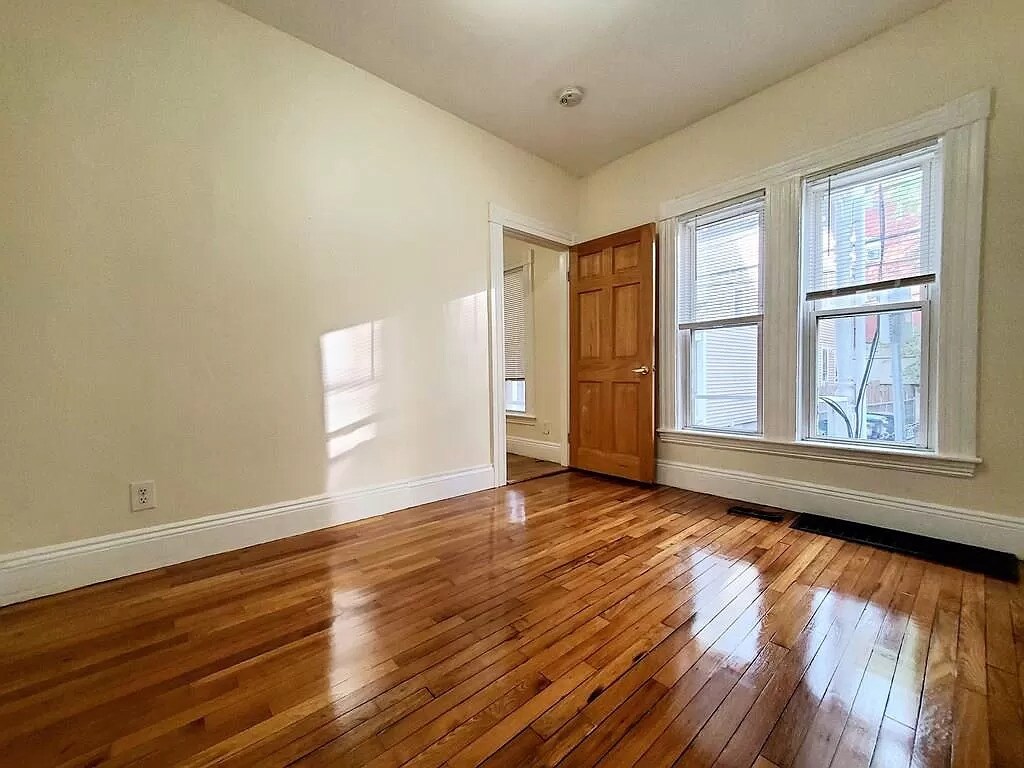 Building Photo - 120 Beacon St