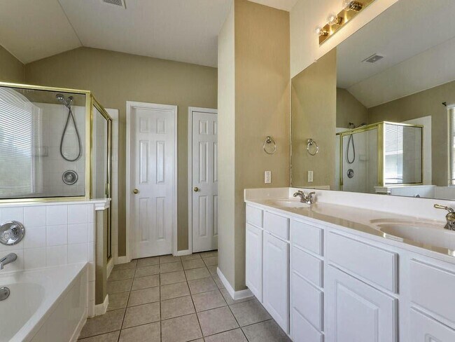 Building Photo - 1412 Briar Hill Dr
