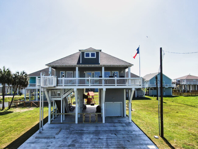 Building Photo - 927 Palm Ridge Dr