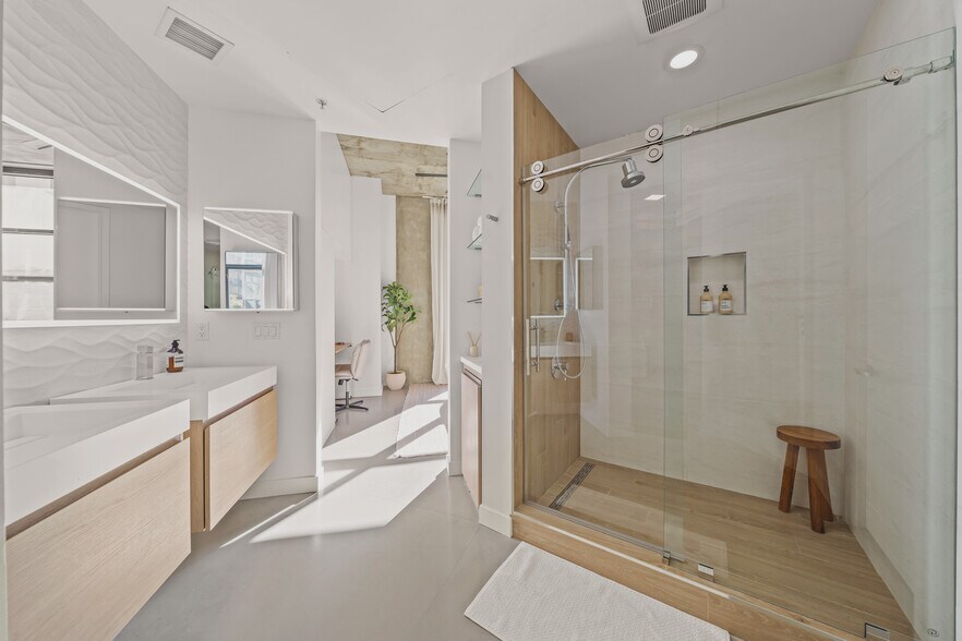 Building Photo - 1050 Island Ave