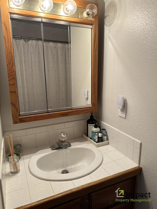 Building Photo - 2510 Plumtree Grove