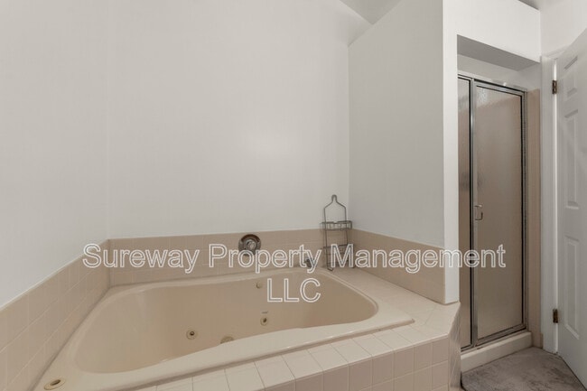 Building Photo - 2028 Greenes Way Cir