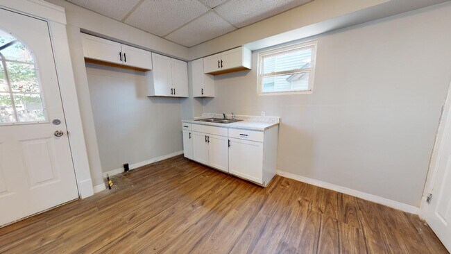 Building Photo - Old Brooklyn - 3 Bedroom Single Family Home