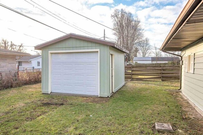 Building Photo - 901 Tribal St
