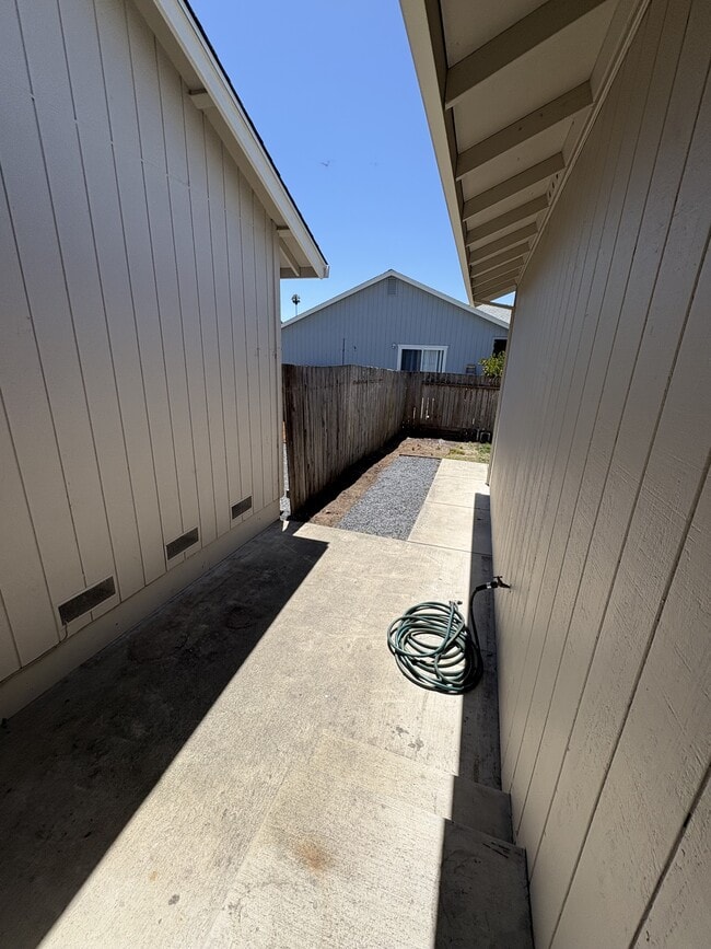 Building Photo - 936 Delport Ave