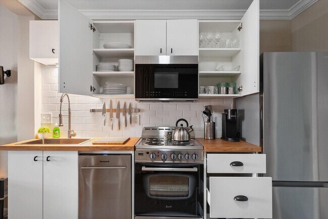 Building Photo - Fully Furnished, Fully Updated, Fully Fort Worth!