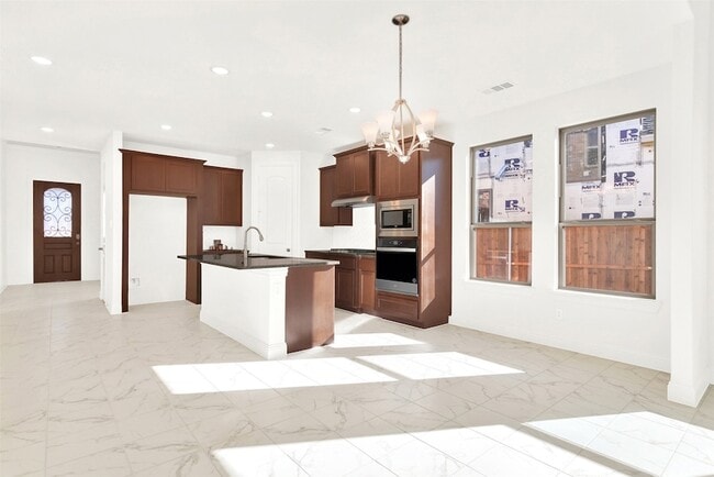 Building Photo - 2414 Thavie St