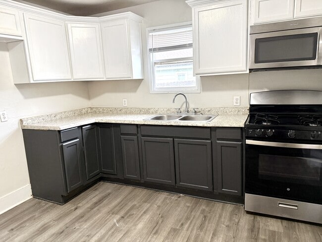 Building Photo - 705 Parkway