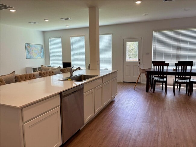 Building Photo - 2031 Iris Hls Ln