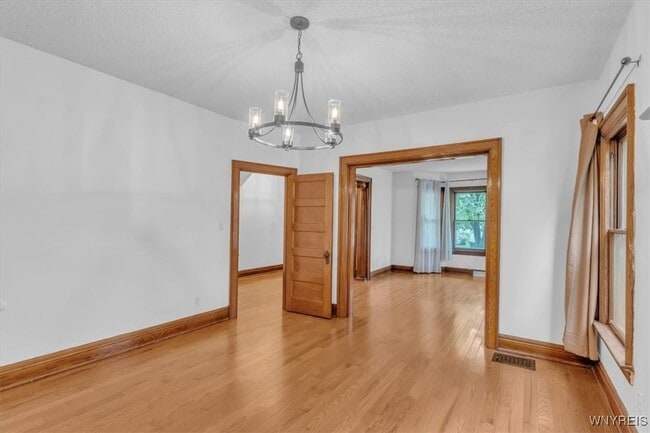Building Photo - 260 Baynes St