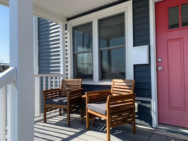 Building Photo - 220 Veranda St