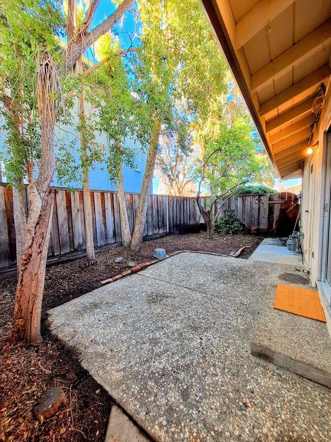 Building Photo - Harr08