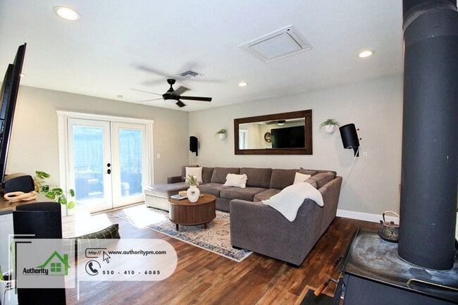 Building Photo - 1437 Mariposa Ct