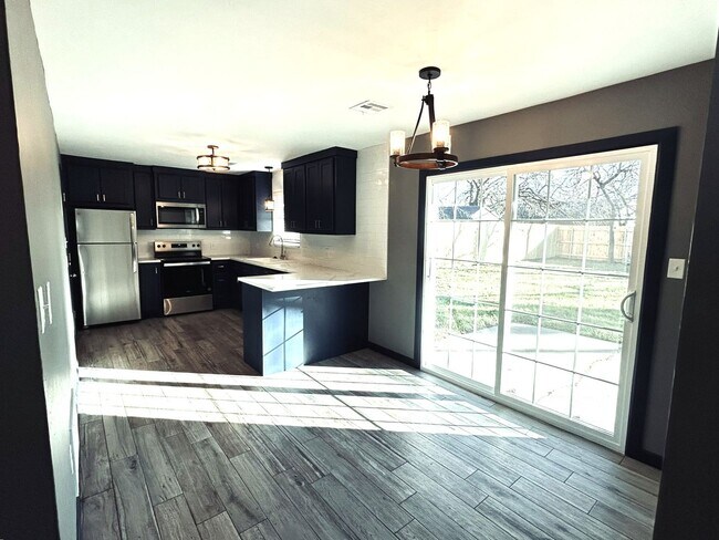 Building Photo - 2114 Allenhurst St