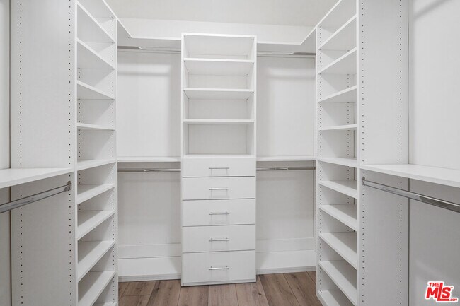 Building Photo - 16210 Bertella Dr