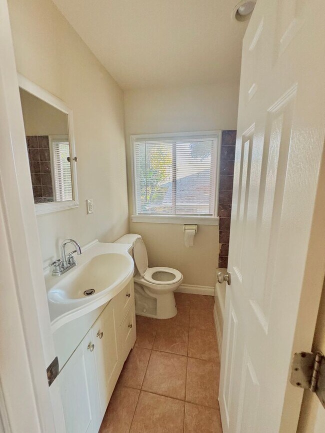 Building Photo - Must see!!