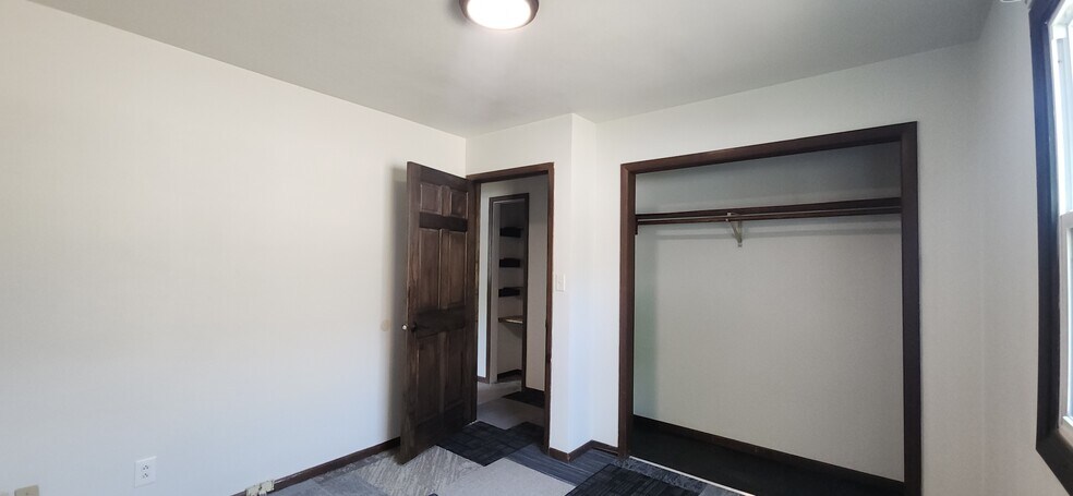 Building Photo - 625 9th St N