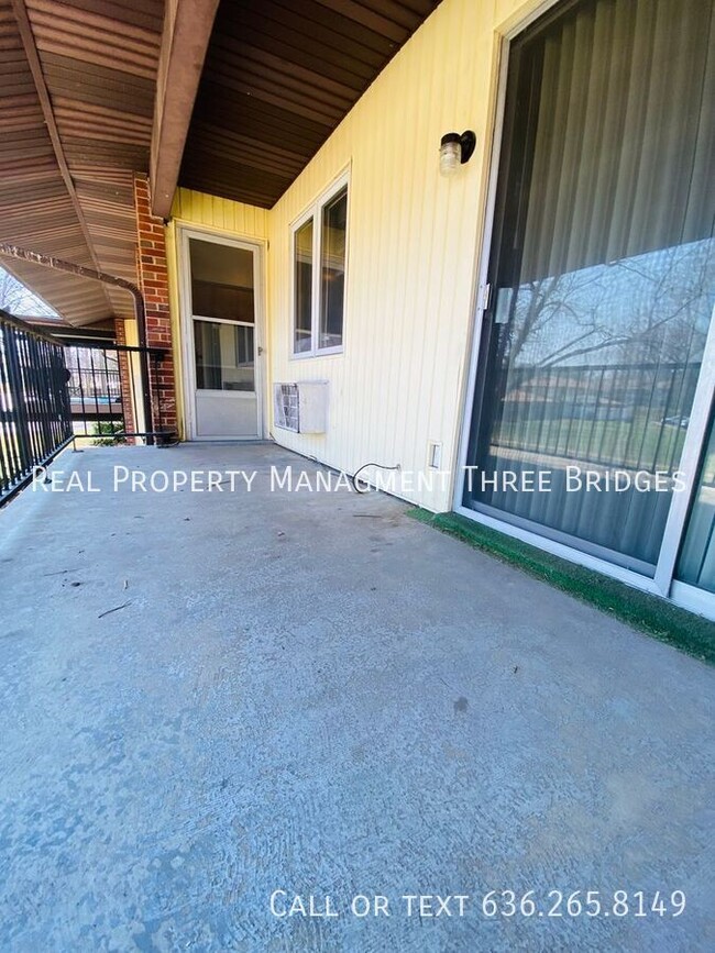 Building Photo - 7435 Hazelcrest Dr
