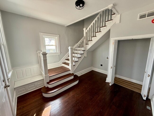 Building Photo - 317 Grove St