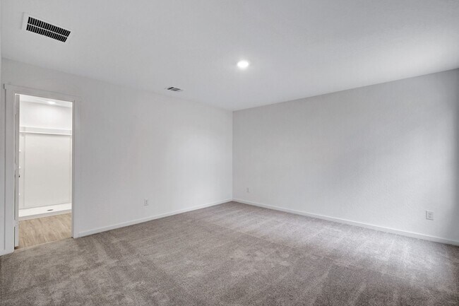 Building Photo - ***APPLICATION CURRENTLY UNDER REVIEW*** MOVE IN SPECIAL, ONE WEEK FREE***Open Concept Home in Wa...