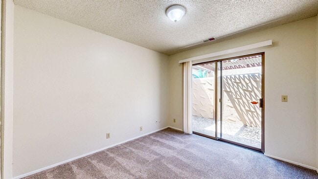 Building Photo - Bright and Beautiful 2 Bedroom 2 Full Bath...