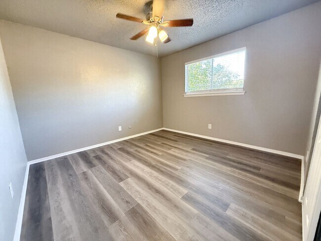 Building Photo - 2625 Santiago Cir