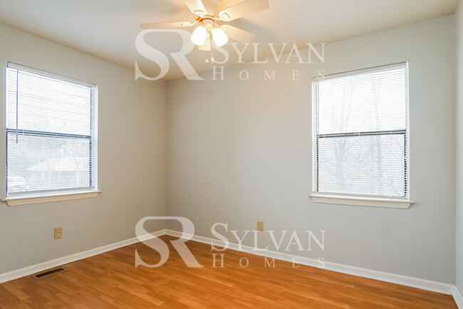 Building Photo - Spacious 3 Bedroom 2 Bathroom Split Level