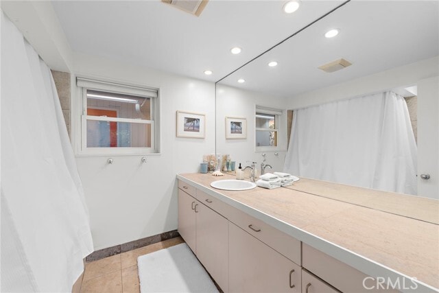 Building Photo - 595 Bluebird Canyon Dr