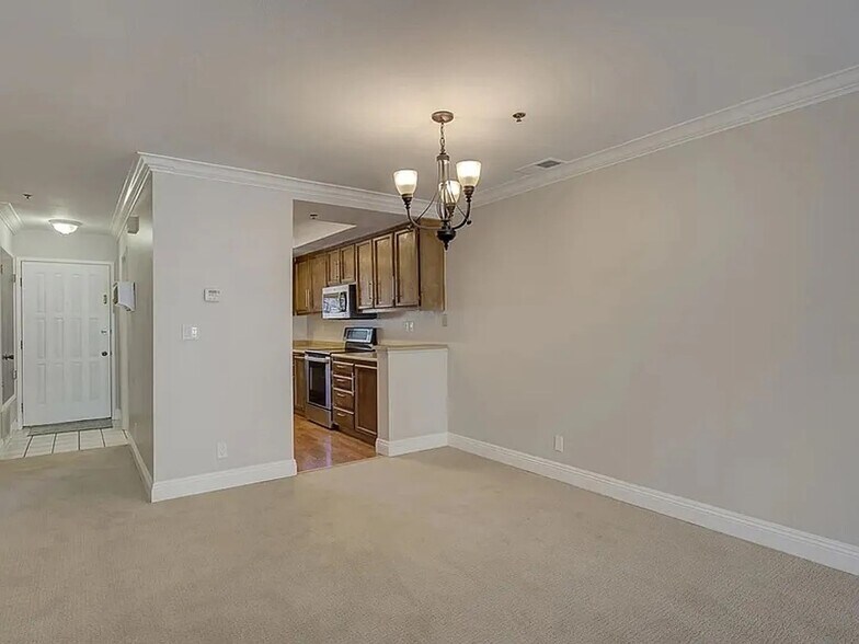 Building Photo - 1370 Las Juntas Way