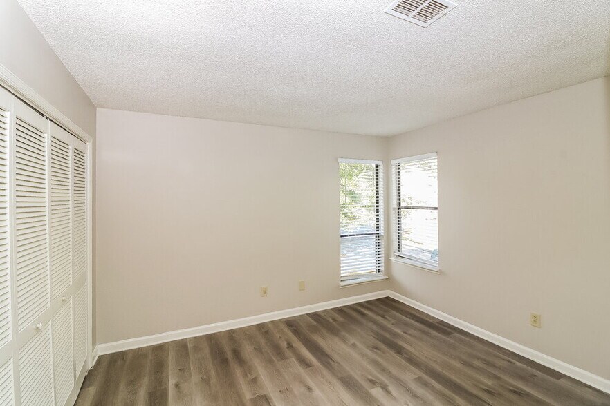 Building Photo - 20 Briar Gate Ln