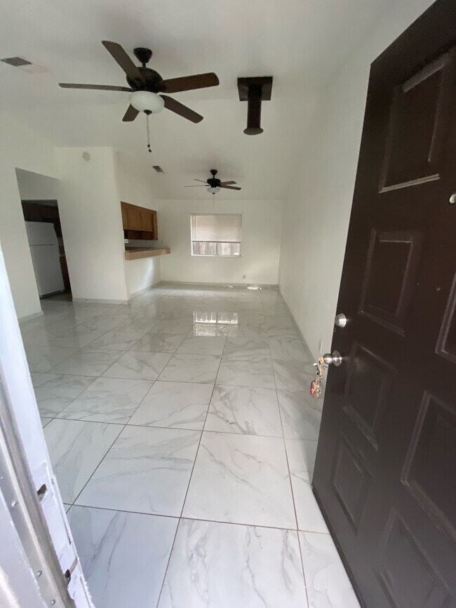 Building Photo - 1034 Kaweah St