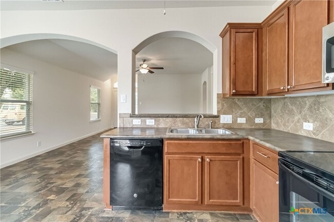 Building Photo - 421 Capistrano Dr