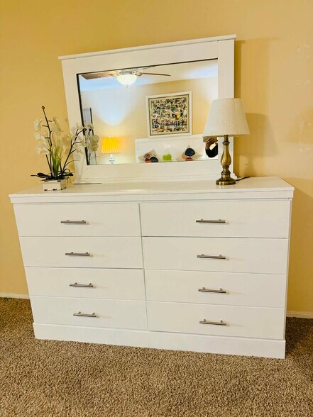 Building Photo - 1985 Meridian St