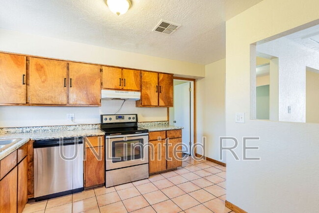 Building Photo - 2926 N Steves Blvd