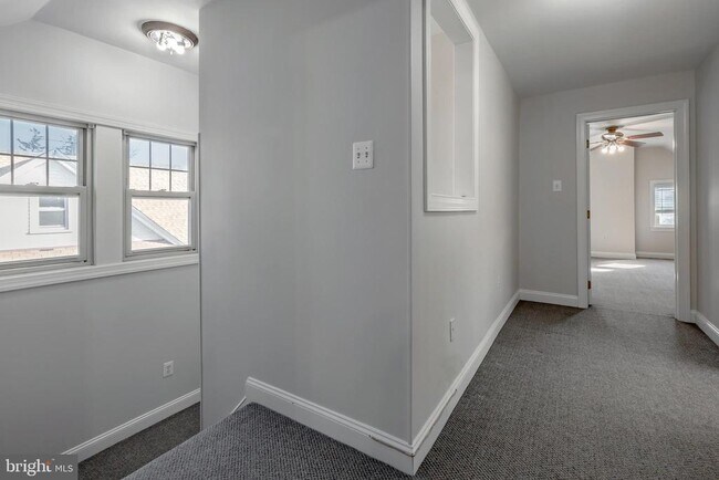 Building Photo - 1210 W Darby Rd