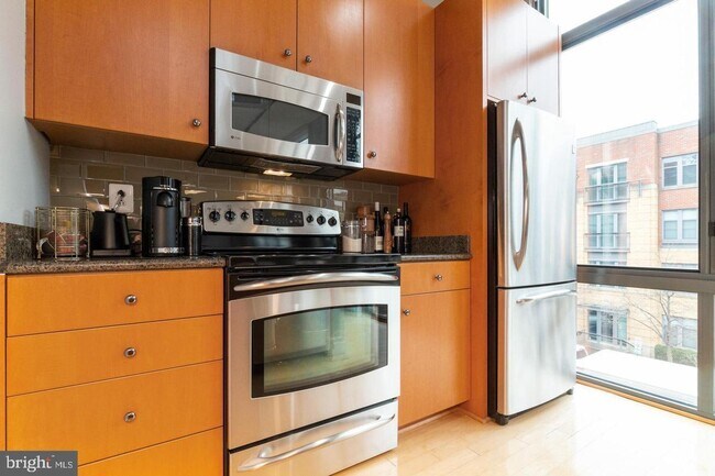 Building Photo - Stylish 1BR Rental in the Heart of Alexand...