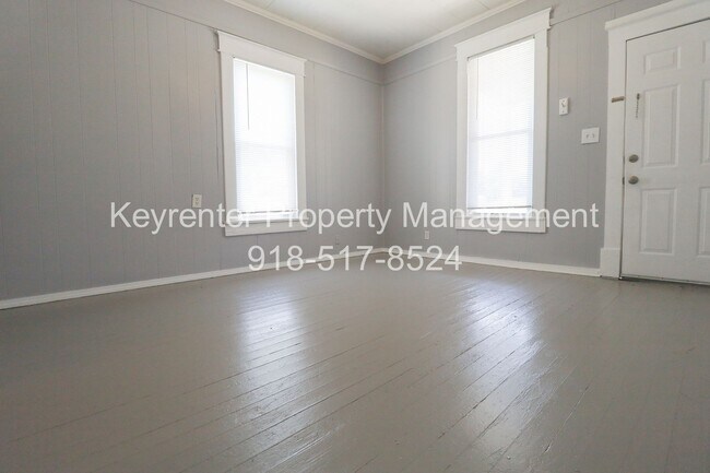 Building Photo - 1625 E 4th St