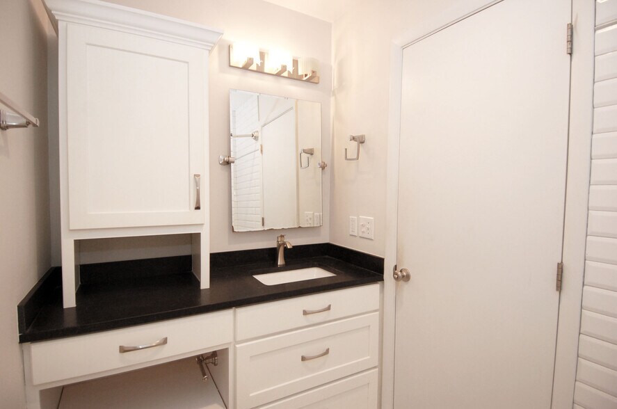 Building Photo - 3407 Coleridge Dr