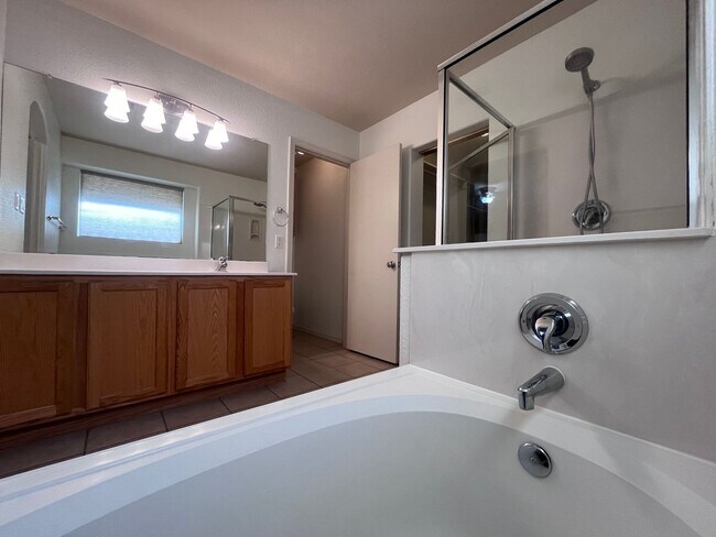 Building Photo - 7419 Desert Eagle Rd NE