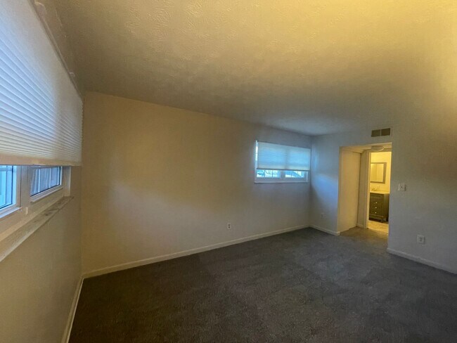 Building Photo - 5285 Portland St