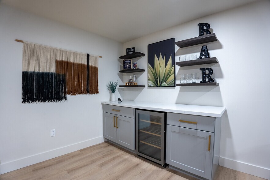 Bar - 126 E Palmcroft Dr