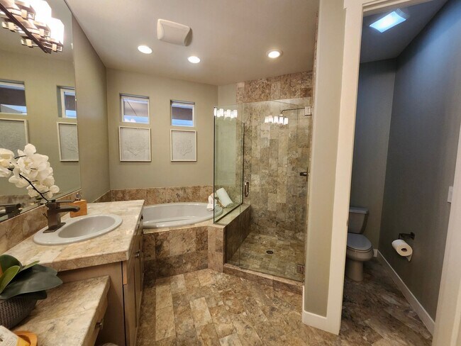 Building Photo - Experience Unmatched Luxury on the Columbia River!