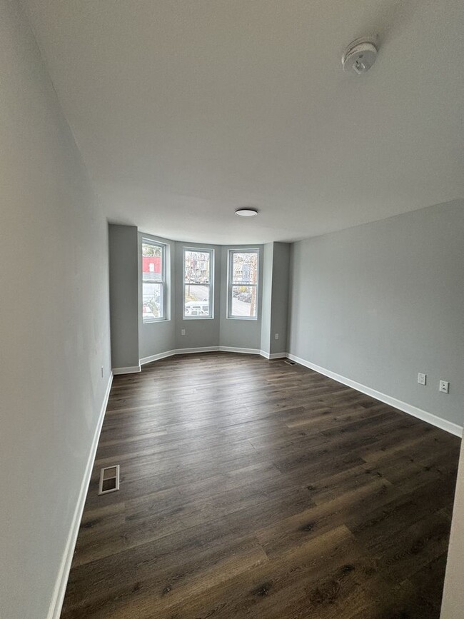 Building Photo - Spacious Rental Property in Baltimore!!