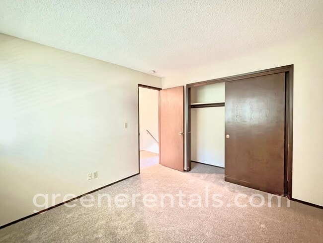 Building Photo - 2-Bedroom 1.5-Bathroom Condo in West Olympia