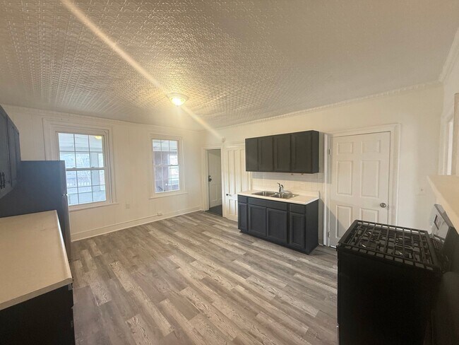 Building Photo - 37 Harmony St