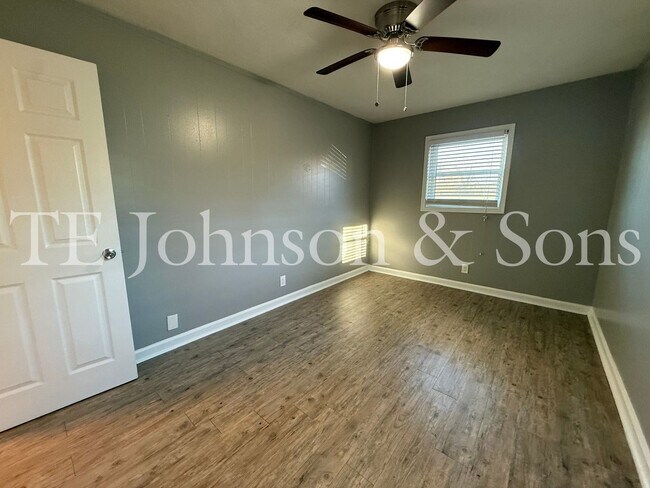 Building Photo - Sterling Pointe Apartments – Updated 2 Bedroom Living in West End Winston-Salem