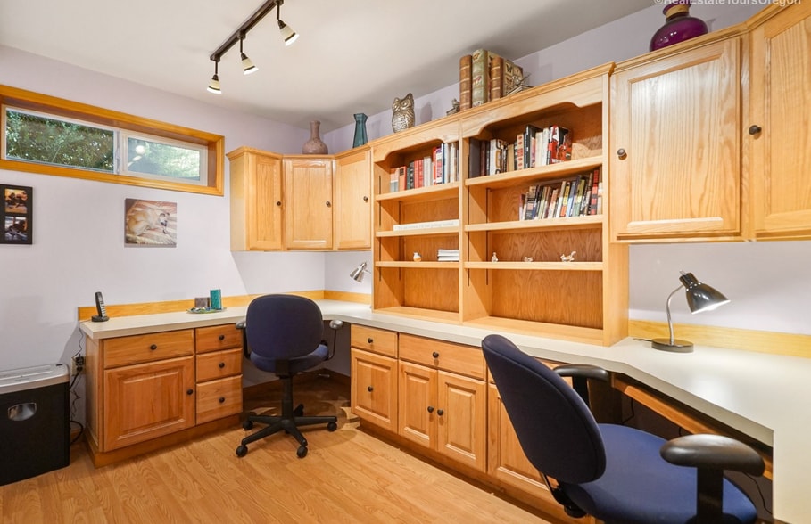 Office - 4625 SW 42nd Pl