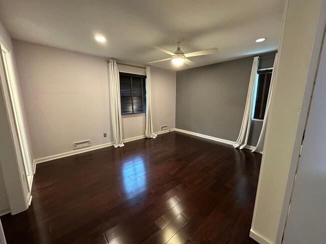 Building Photo - 805 Golden Arrow St